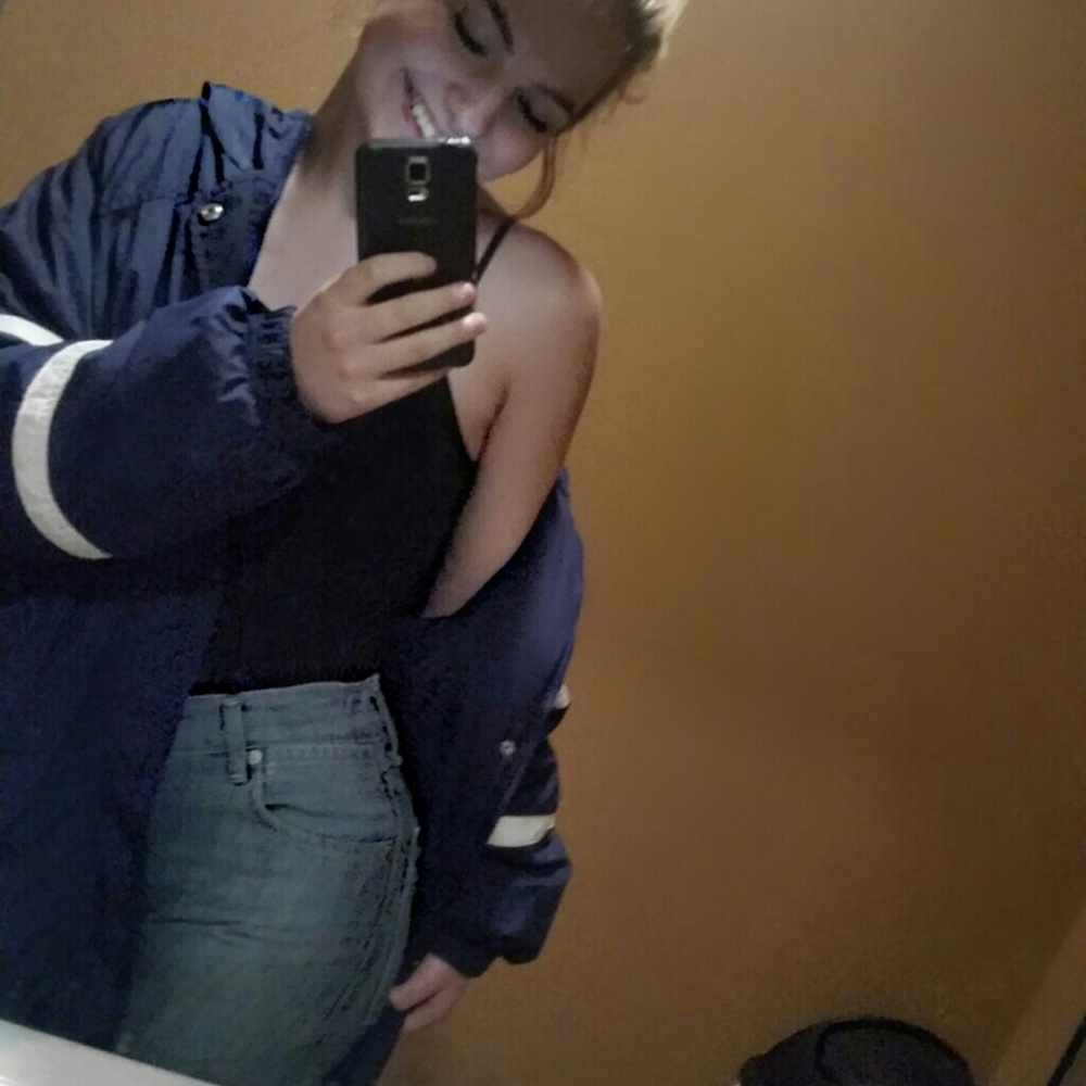 Meet your Posher, Makaia